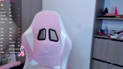 Snapshot of lollypetitte_ chatting on December 2024 10:05:01 PM Lolly online show from December 2024 10:05:01 PM