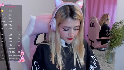 Snapshot of lollypetitte_ chatting on December 2024 03:03:02 AM Lolly online show from December 2024 03:03:02 AM