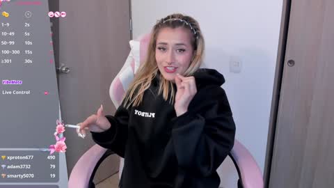 Snapshot of lollypetitte_ chatting on December 2024 04:27:02 AM Lolly online show from December 2024 04:27:02 AM