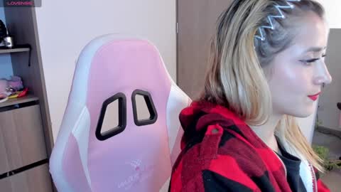 Snapshot of lollypetitte_ chatting on December 2024 07:53:01 AM Lolly online show from December 2024 07:53:01 AM