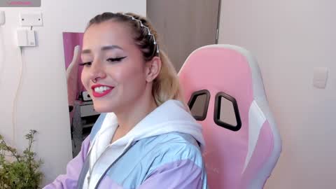 Snapshot of lollypetitte_ chatting on January 2025 02:35:02 AM Lolly online show from January 2025 02:35:02 AM