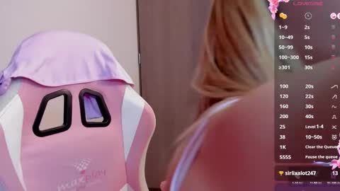 Snapshot of lollypetitte_ chatting on January 2025 11:18:01 PM Lolly online show from January 2025 11:18:01 PM