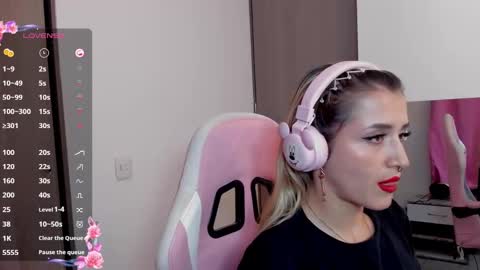 Snapshot of lollypetitte_ chatting on January 2025 03:38:01 AM Lolly online show from January 2025 03:38:01 AM