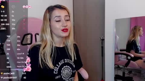 Snapshot of lollypetitte_ chatting on January 2025 06:38:02 AM Lolly online show from January 2025 06:38:02 AM