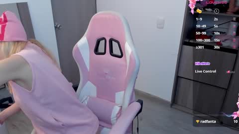 Snapshot of lollypetitte_ chatting on February 2025 01:34:01 AM Lolly online show from February 2025 01:34:01 AM