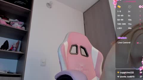 Snapshot of lollypetitte_ chatting on February 2025 04:37:01 AM Lolly online show from February 2025 04:37:01 AM