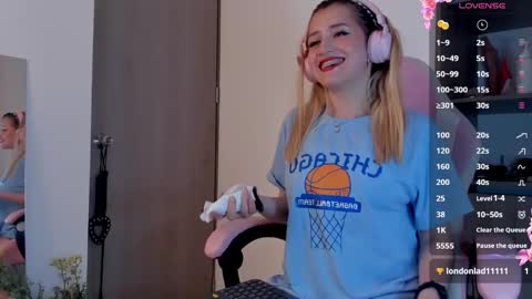 Snapshot of lollypetitte_ chatting on February 2025 12:09:01 AM Lolly online show from February 2025 12:09:01 AM