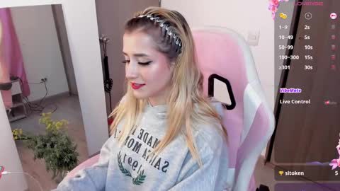 Snapshot of lollypetitte_ chatting on February 2025 01:44:01 AM Lolly online show from February 2025 01:44:01 AM