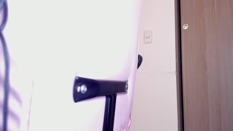 Snapshot of lollypetitte_ chatting on February 2025 04:33:02 AM Lolly online show from February 2025 04:33:02 AM