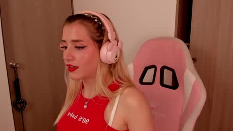 Snapshot of lollypetitte_ chatting on February 2025 12:04:02 AM Lolly online show from February 2025 12:04:02 AM