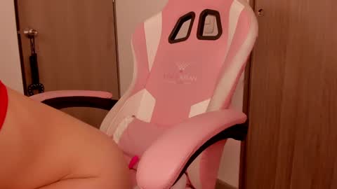 Snapshot of lollypetitte_ chatting on February 2025 03:10:02 AM Lolly online show from February 2025 03:10:02 AM