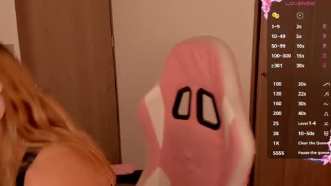 Snapshot of lollypetitte_ chatting on February 2025 02:51:02 AM Lolly online show from February 2025 02:51:02 AM