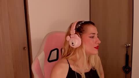 Snapshot of lollypetitte_ chatting on February 2025 03:47:02 AM Lolly online show from February 2025 03:47:02 AM