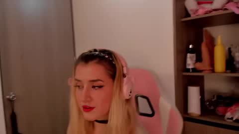 Snapshot of lollypetitte_ chatting on March 2025 03:41:01 AM Lolly online show from March 2025 03:41:01 AM