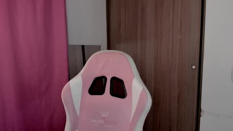 Snapshot of lollypetitte_ chatting on September 2025 02:33:01 AM Lolly online show from September 2025 02:33:01 AM