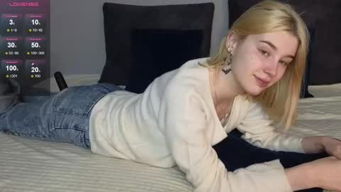 Snapshot of lollyy_flyy chatting on November 2025 07:18:02 PM Eva online show from November 2025 07:18:02 PM