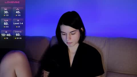 Snapshot of lololozhechka chatting on January 2026 07:17:01 PM Elly online show from January 2026 07:17:01 PM