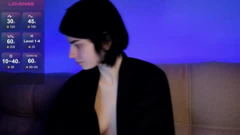 Snapshot of lololozhechka chatting on January 2026 07:05:02 PM Elly online show from January 2026 07:05:02 PM