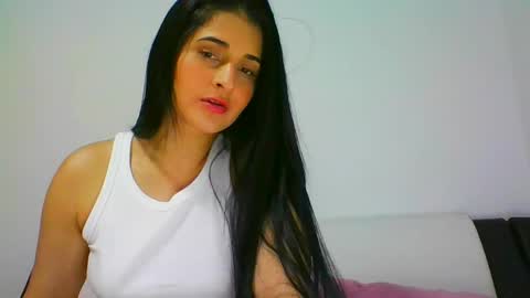 estehfania online show from January 2025 11:31:01 PM