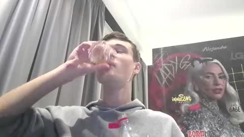 Snapshot of london_tomy chatting on December 2025 01:11:02 AM london_tomy online show from December 2025 01:11:02 AM