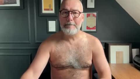 EnglishBear online show from October 2025 09:04:02 AM