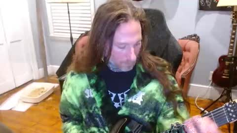 Snapshot of longhair021 chatting on October 2025 11:05:02 PM longhair online show from October 2025 11:05:02 PM