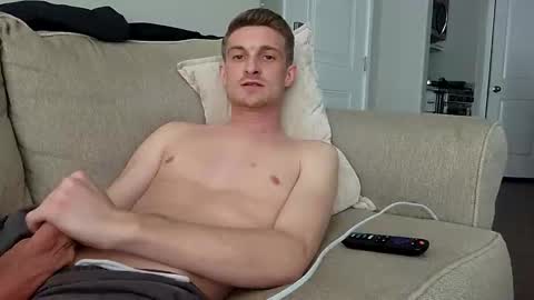 longroyaltyy online show from December 2025 10:37:01 PM