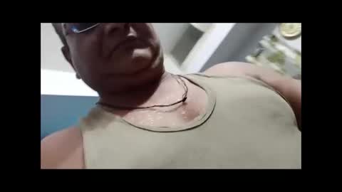 Snapshot of longsexji chatting on October 2025 05:45:02 PM Shy Housewife online show from October 2025 05:45:02 PM