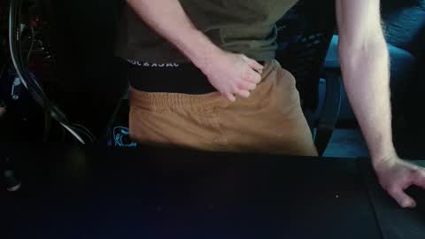 Loofy Art online show from December 2024 01:51:01 PM