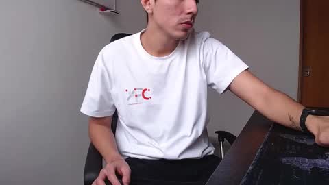 Snapshot of looki_16 chatting on March 2025 04:44:02 PM looki 16 online show from March 2025 04:44:02 PM