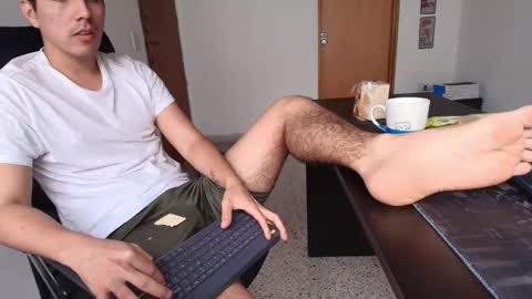 Snapshot of looki_16 chatting on October 2025 04:06:02 PM looki 16 online show from October 2025 04:06:02 PM