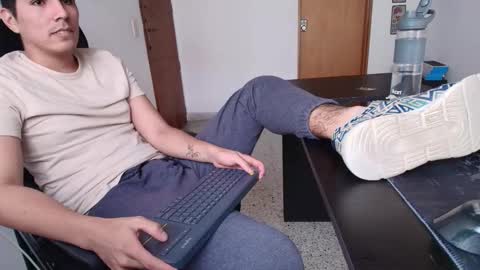 Snapshot of looki_16 chatting on October 2025 04:31:02 PM looki 16 online show from October 2025 04:31:02 PM