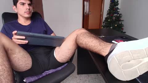 Snapshot of looki_16 chatting on December 2025 05:08:02 PM looki 16 online show from December 2025 05:08:02 PM