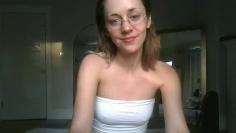Snapshot of looking444love888 chatting on September 2025 10:53:01 PM Elanor online show from September 2025 10:53:01 PM