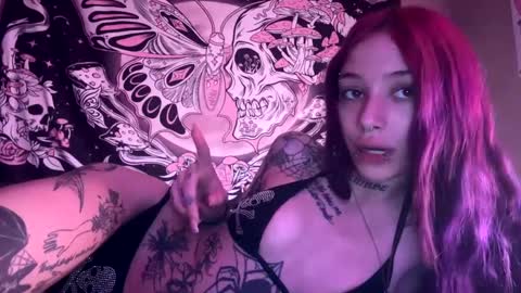 Snapshot of lookingforlona chatting on September 2025 03:01:01 PM lookingforlona online show from September 2025 03:01:01 PM