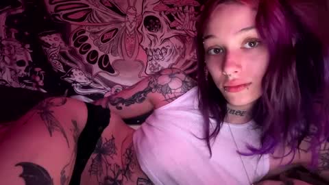 Snapshot of lookingforlona chatting on September 2025 03:58:02 PM lookingforlona online show from September 2025 03:58:02 PM