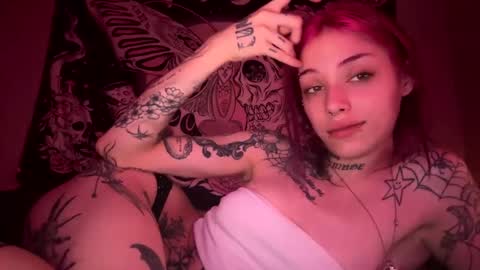 Snapshot of lookingforlona chatting on October 2025 05:44:01 PM lookingforlona online show from October 2025 05:44:01 PM