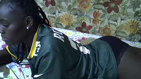 Snapshot of lora_amor chatting on April 2026 12:29:02 PM lora_amor online show from April 2026 12:29:02 PM