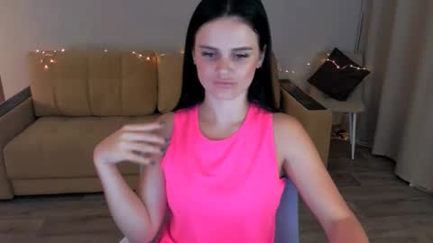 Lora Cain online show from September 2025 01:00:01 PM