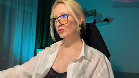 Lora heil online show from January 2026 01:59:02 PM