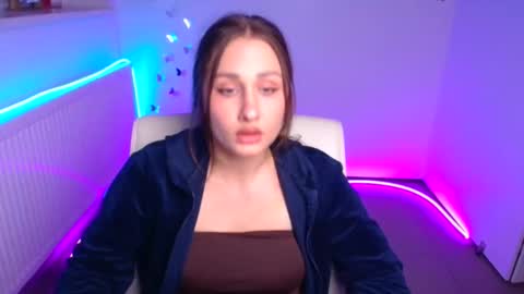 Lora online show from October 2025 11:35:01 AM