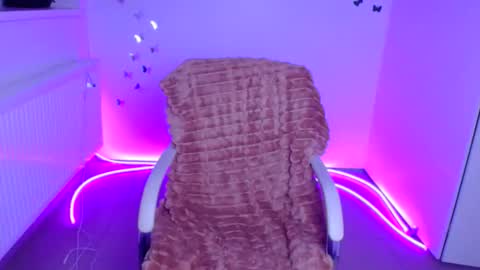 Lora online show from February 2026 06:12:01 AM