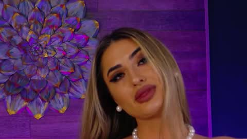 Snapshot of loradevine chatting on November 2025 08:45:01 PM Lora online show from November 2025 08:45:01 PM