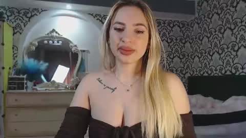 Queen LoraSinClare online show from February 2026 08:43:02 AM