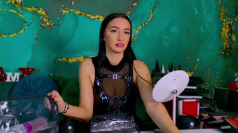 Miss online show from December 2024 04:02:02 PM