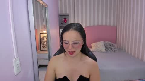 lorelaigiven online show from November 2025 12:38:01 PM