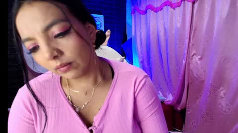 Snapshot of loren_44tits chatting on December 2024 10:41:02 PM Loren online show from December 2024 10:41:02 PM