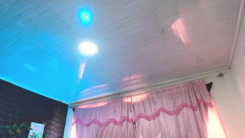 Snapshot of loren_44tits chatting on January 2025 08:28:01 PM Loren online show from January 2025 08:28:01 PM