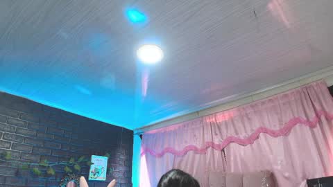 Snapshot of loren_44tits chatting on January 2025 09:18:02 PM Loren online show from January 2025 09:18:02 PM