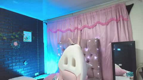 Snapshot of loren_44tits chatting on January 2025 12:26:01 AM Loren online show from January 2025 12:26:01 AM